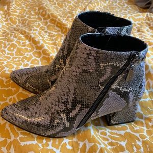Simply Vera lavender snake skin ankle boots
